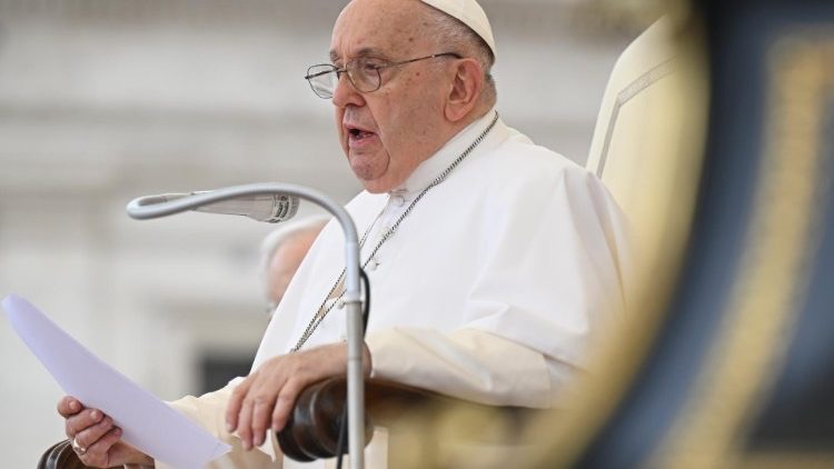 Lleven el Evangelio en el bolsillo, leerlo es importante: Papa Francisco